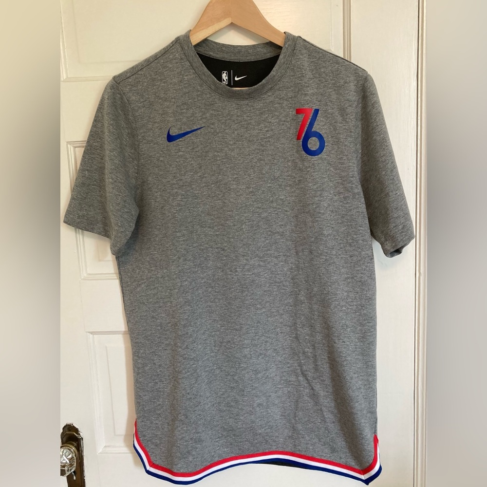 Nike Philadelphia 76ers City Edition Heavyweight DNA Essential T-Shirt - Medium